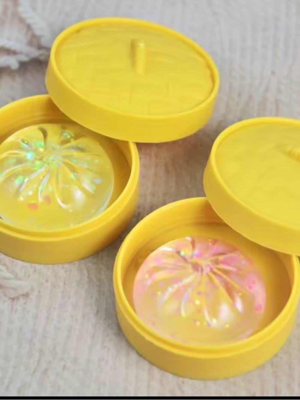 Set of 4 Mini glitter dumpling random color.